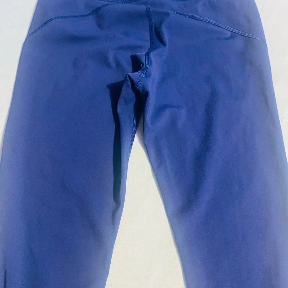 Lululemon Athletica Blue Capri Leggings with Stretchy Fit